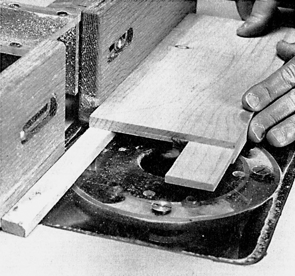 Мебель для дома своими руками. Приемы работы и подробные чертежи - i_048.jpg