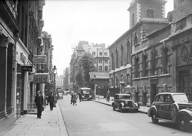 Наш человек за границей. Путешествия крупного коммерсанта с Никольской улицы по Европе, Азии и Америке, описанные им самим - i_006.jpg