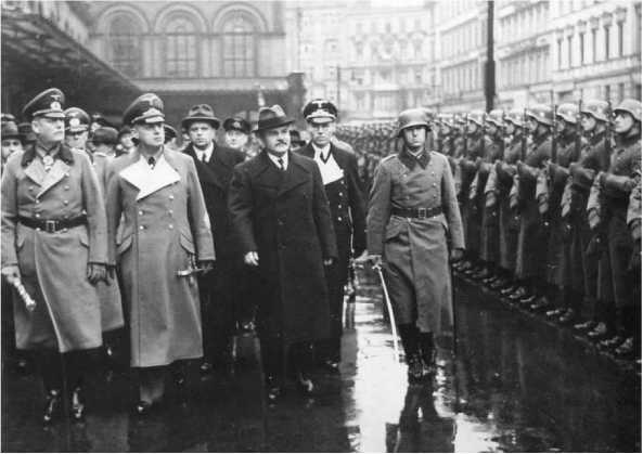 Пакт Молотова-Риббентропа. Тайна секретных протоколов - i_009.jpg