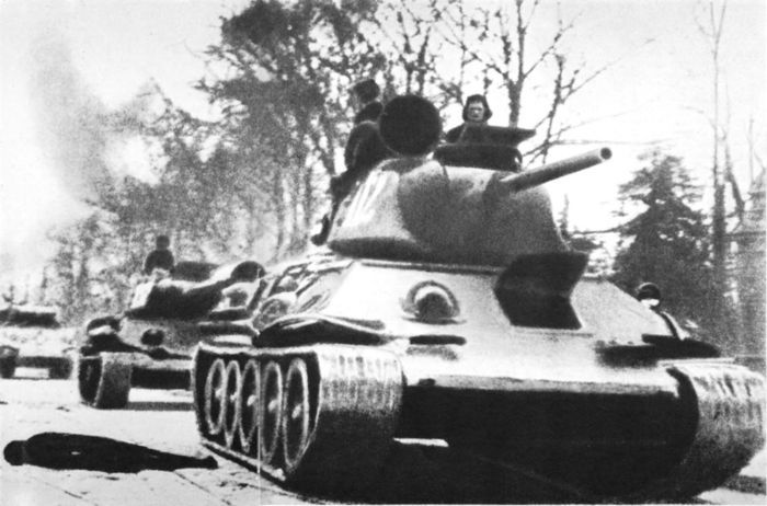 Тысяча четыреста восемнадцать дней<br />(Рассказы о битвах и героях Великой Отечественной войны) - i_661.jpg