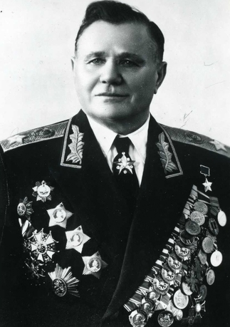 Тысяча четыреста восемнадцать дней<br />(Рассказы о битвах и героях Великой Отечественной войны) - i_693.jpg