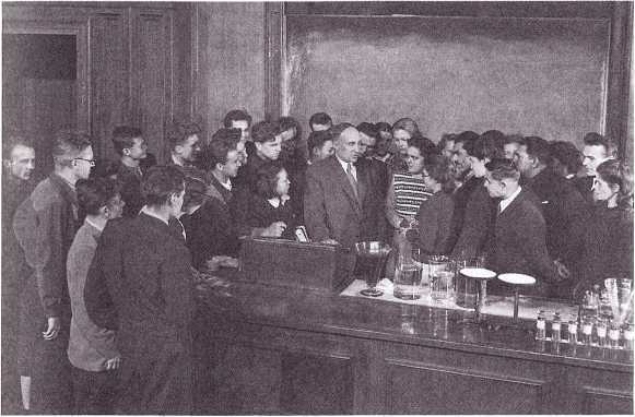 На качелях XX века - i_036.jpg