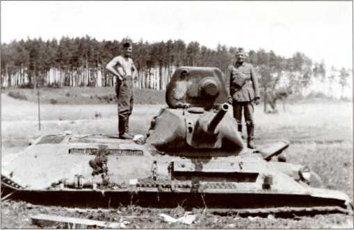 Первые Т-34<br />(Боевое применение) - i_112.jpg