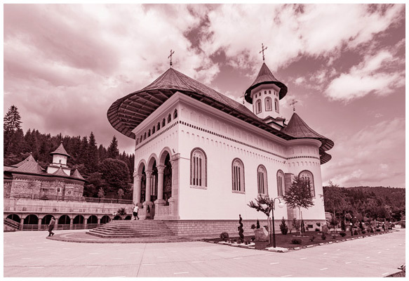 Румынские мифы. От вырколаков и фараонок до Мумы Пэдурий и Дракулы - i_022.jpg