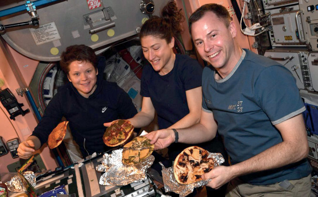 Есть ли жизнь на МКС? - i_061.jpg