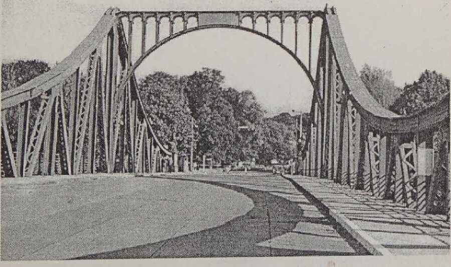 Они украли бомбу для Советов - i_021.jpg