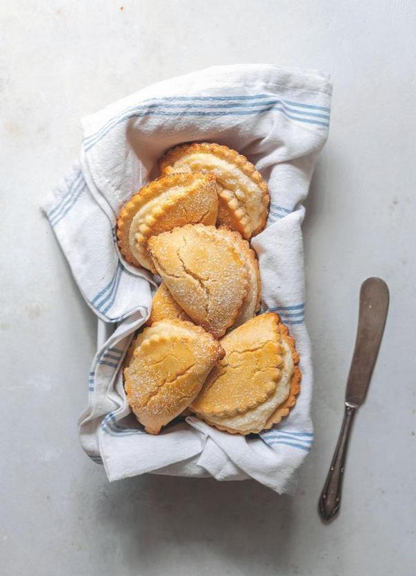 Творог, сдоба и любовь. Нежные рецепты для всей семьи. От сырников и запеканок до чизкейка и штоллена - i_033.jpg