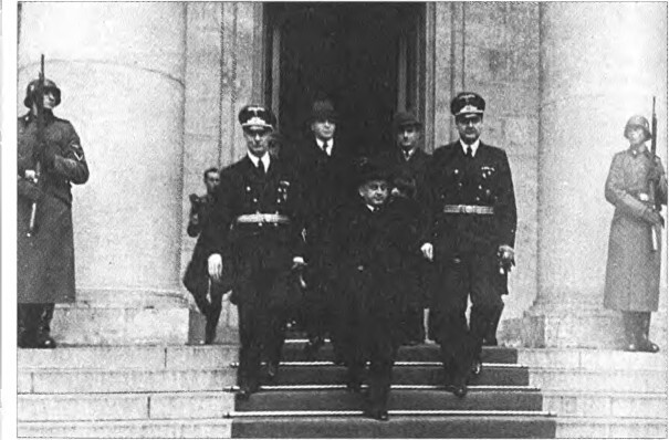 Рядом со Сталиным - i_014.jpg