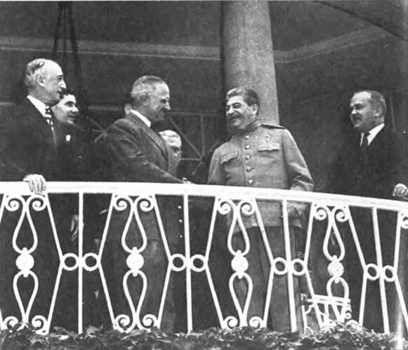 Рядом со Сталиным - i_027.jpg