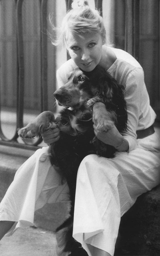 Это я — Елена: Интервью с самой собой. Стихотворения - i_016.jpg