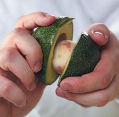 Вегетарианская кухня - salad_corn_with_strawberries_and_avocado_1.jpg