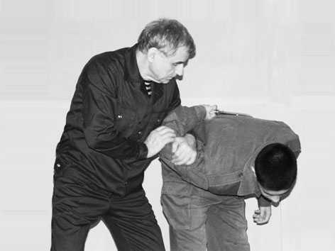 Уличное самбо. Эффективная самозащита и система реального боя - i_004.jpg