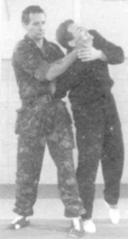 Уличное самбо. Эффективная самозащита и система реального боя - i_008.jpg