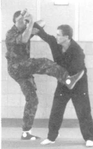 Уличное самбо. Эффективная самозащита и система реального боя - i_010.jpg