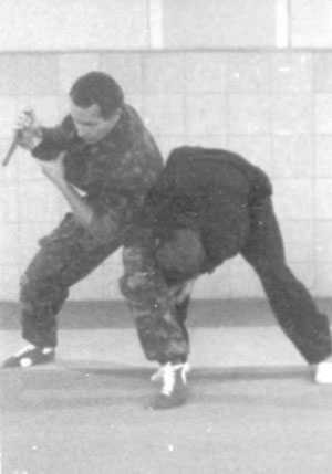 Уличное самбо. Эффективная самозащита и система реального боя - i_012.jpg