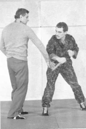 Уличное самбо. Эффективная самозащита и система реального боя - i_013.jpg