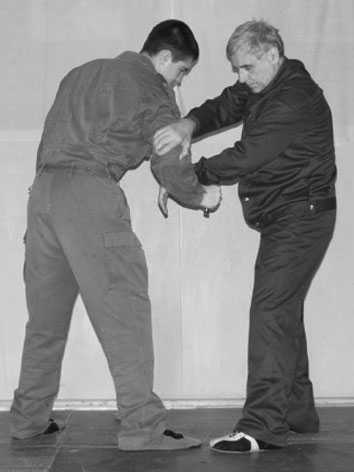 Уличное самбо. Эффективная самозащита и система реального боя - i_020.jpg