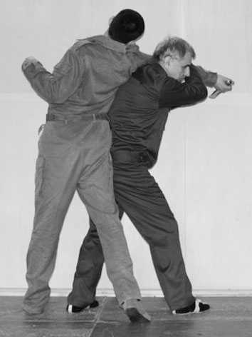 Уличное самбо. Эффективная самозащита и система реального боя - i_036.jpg