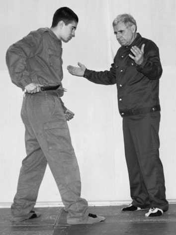 Уличное самбо. Эффективная самозащита и система реального боя - i_039.jpg