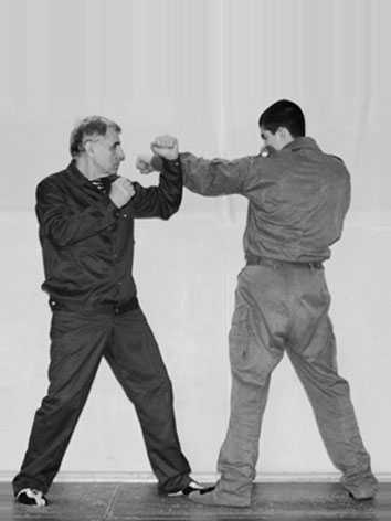 Уличное самбо. Эффективная самозащита и система реального боя - i_067.jpg