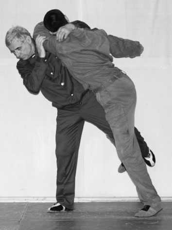 Уличное самбо. Эффективная самозащита и система реального боя - i_078.jpg