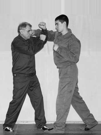 Уличное самбо. Эффективная самозащита и система реального боя - i_079.jpg