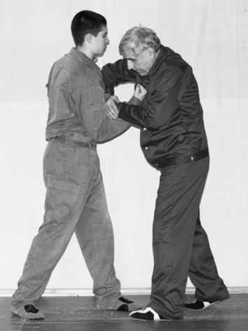 Уличное самбо. Эффективная самозащита и система реального боя - i_085.jpg