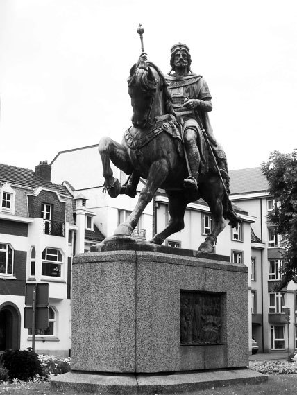 100 великих полководцев Средневековья - i_012.jpg