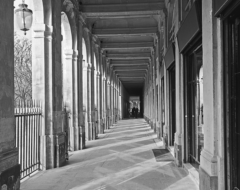 Берегитесь, боги жаждут! - i_064.jpg