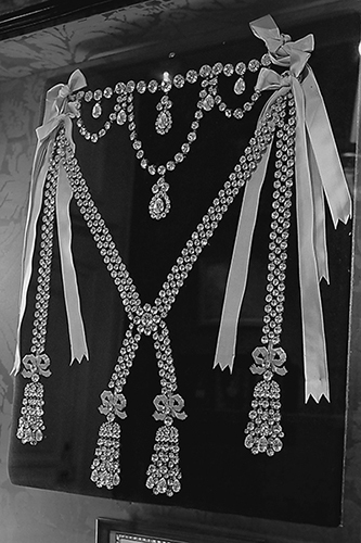 Берегитесь, боги жаждут! - i_079.jpg