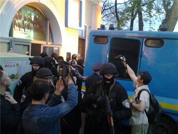 Принимаем огонь на себя! - doc2fb_image_0200002A.jpg