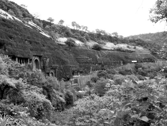 100 великих загадок Индии - i_029.jpg