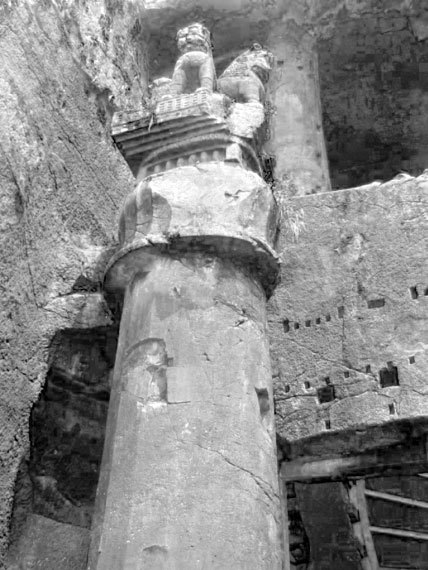 100 великих загадок Индии - i_030.jpg