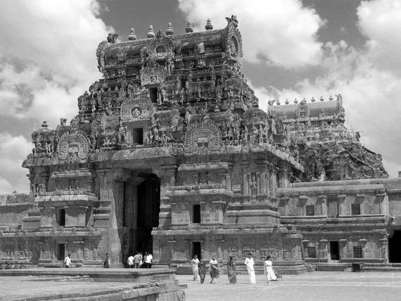 100 великих загадок Индии - i_036.jpg