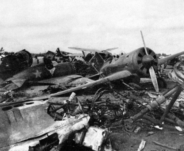 Истребители. «Прикрой, атакую!» - i_011.jpg