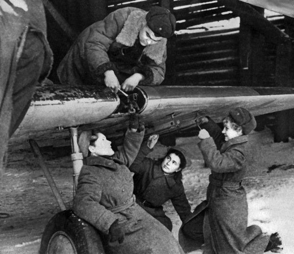 Истребители. «Прикрой, атакую!» - i_014.jpg