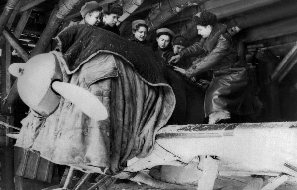 Истребители. «Прикрой, атакую!» - i_015.jpg