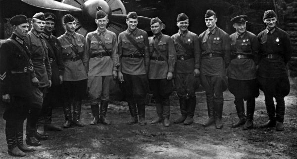 Истребители. «Прикрой, атакую!» - i_016.jpg