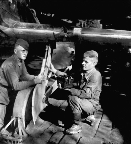 Истребители. «Прикрой, атакую!» - i_017.jpg