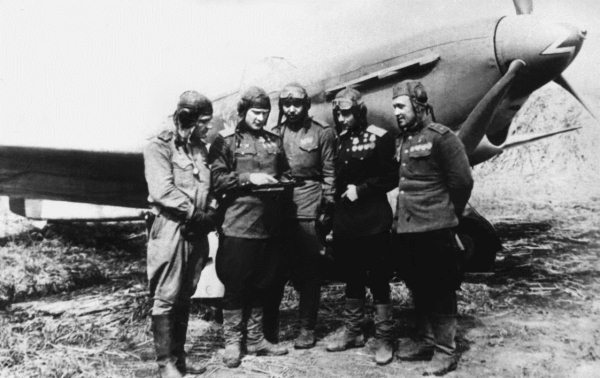 Истребители. «Прикрой, атакую!» - i_033.jpg