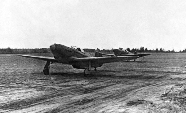 Истребители. «Прикрой, атакую!» - i_036.jpg