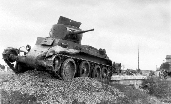 Танкисты. «Мы погибали, сгорали…» - i_009.jpg