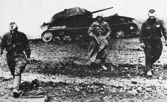Танкисты. «Мы погибали, сгорали…» - i_014.jpg