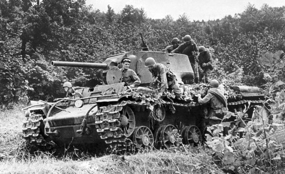 Танкисты. «Мы погибали, сгорали…» - i_040.jpg