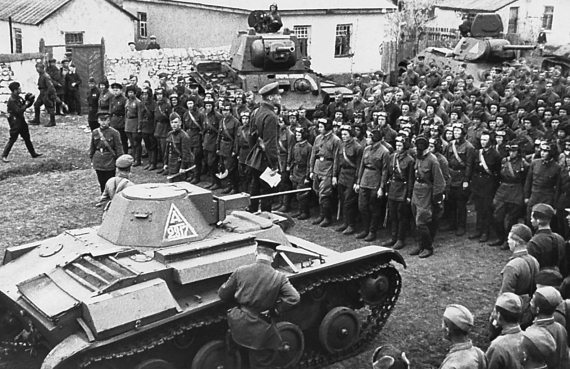 Танкисты. «Мы погибали, сгорали…» - i_043.jpg