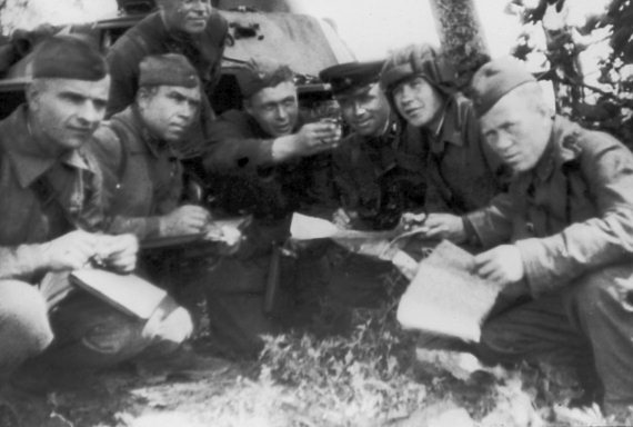 Танкисты. «Мы погибали, сгорали…» - i_047.jpg