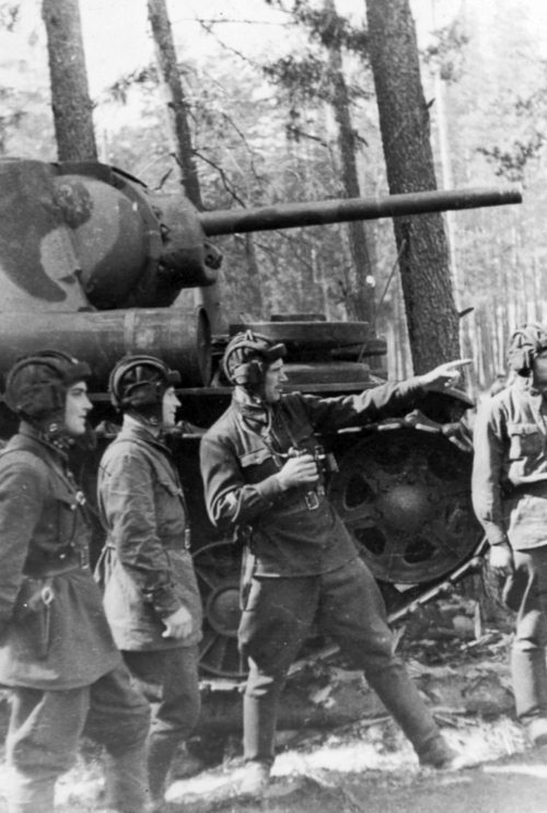 Танкисты. «Мы погибали, сгорали…» - i_049.jpg