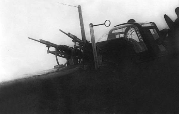 Штурмовики. «Мы взлетали в ад» - i_006.jpg