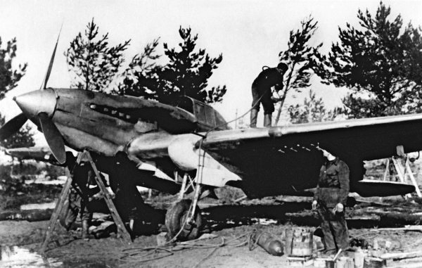 Штурмовики. «Мы взлетали в ад» - i_024.jpg