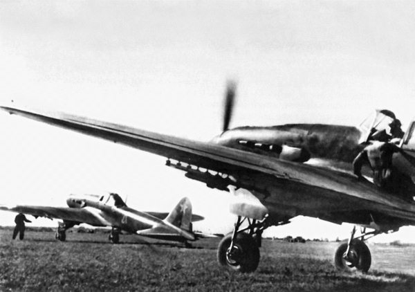 Штурмовики. «Мы взлетали в ад» - i_026.jpg